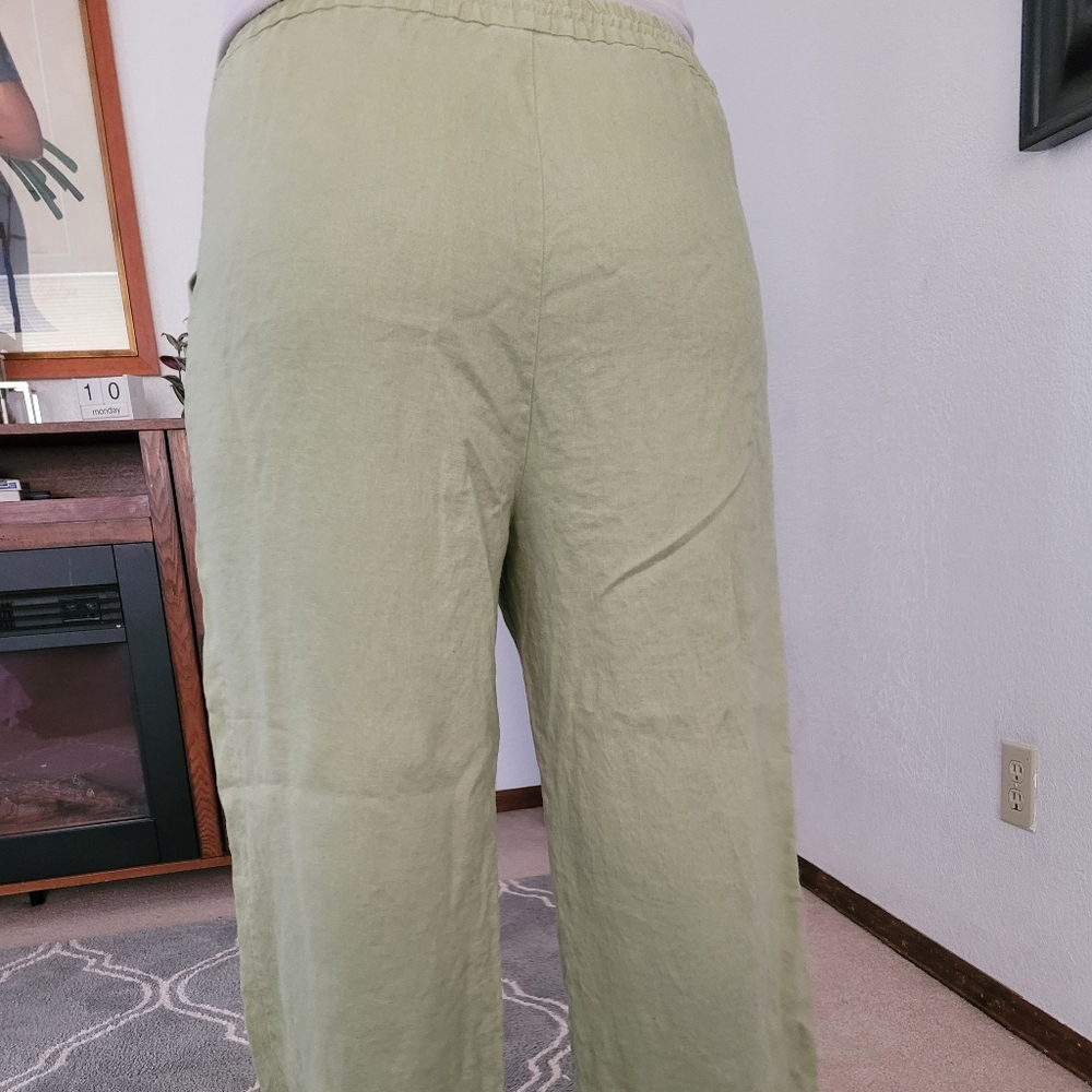Everyone needs a good pair of linen pants